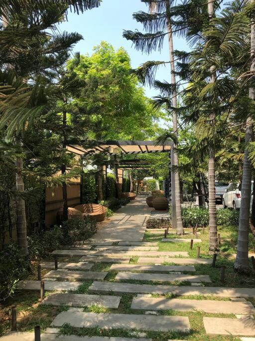 1 Bed 1 Bath - Serviced Near Center With Rooftop Pool And Gym * Chiang Mai
